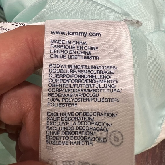 Tommy Hilfiger white puffer vest with pockets and embroidery detail - Picture 8 of 14